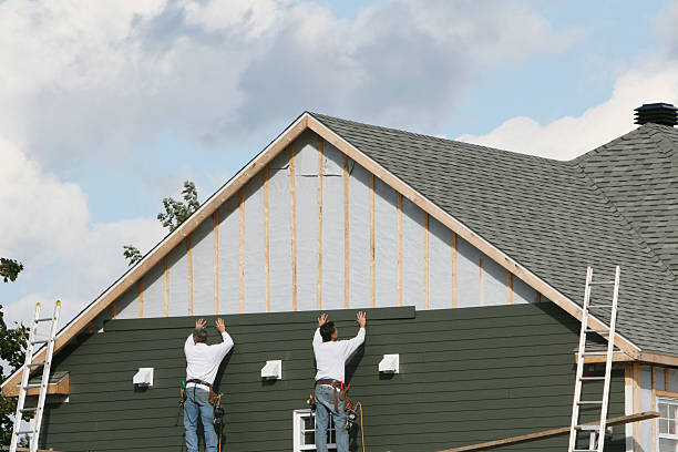 Professional Siding technician working in Oak Ridge, NJ